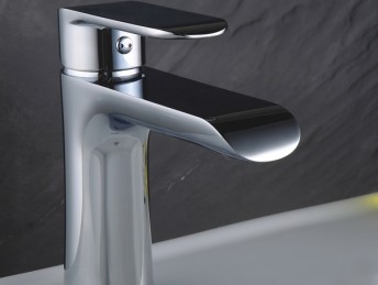 Single Handle Chrome Faucet - F01111