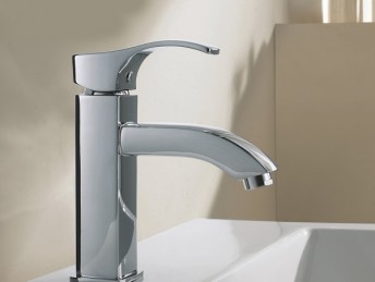 Single Handle Chrome Faucet - F01112