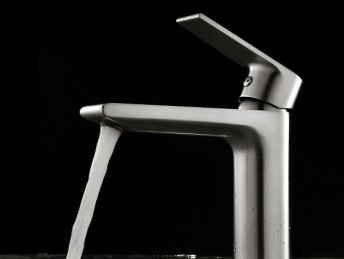 Single Handle Chrome Faucet - F01102